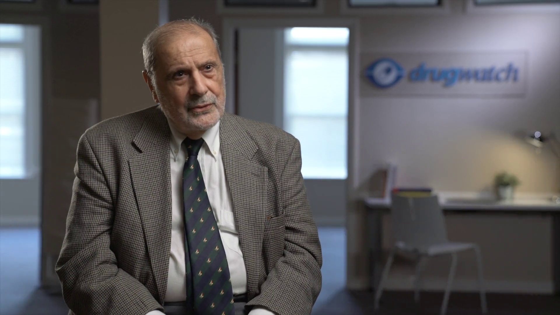 What questions should a patient ask his or her surgeon before choosing a hernia repair?